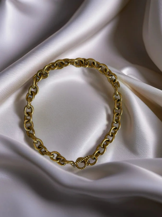 Thick gold chain necklace